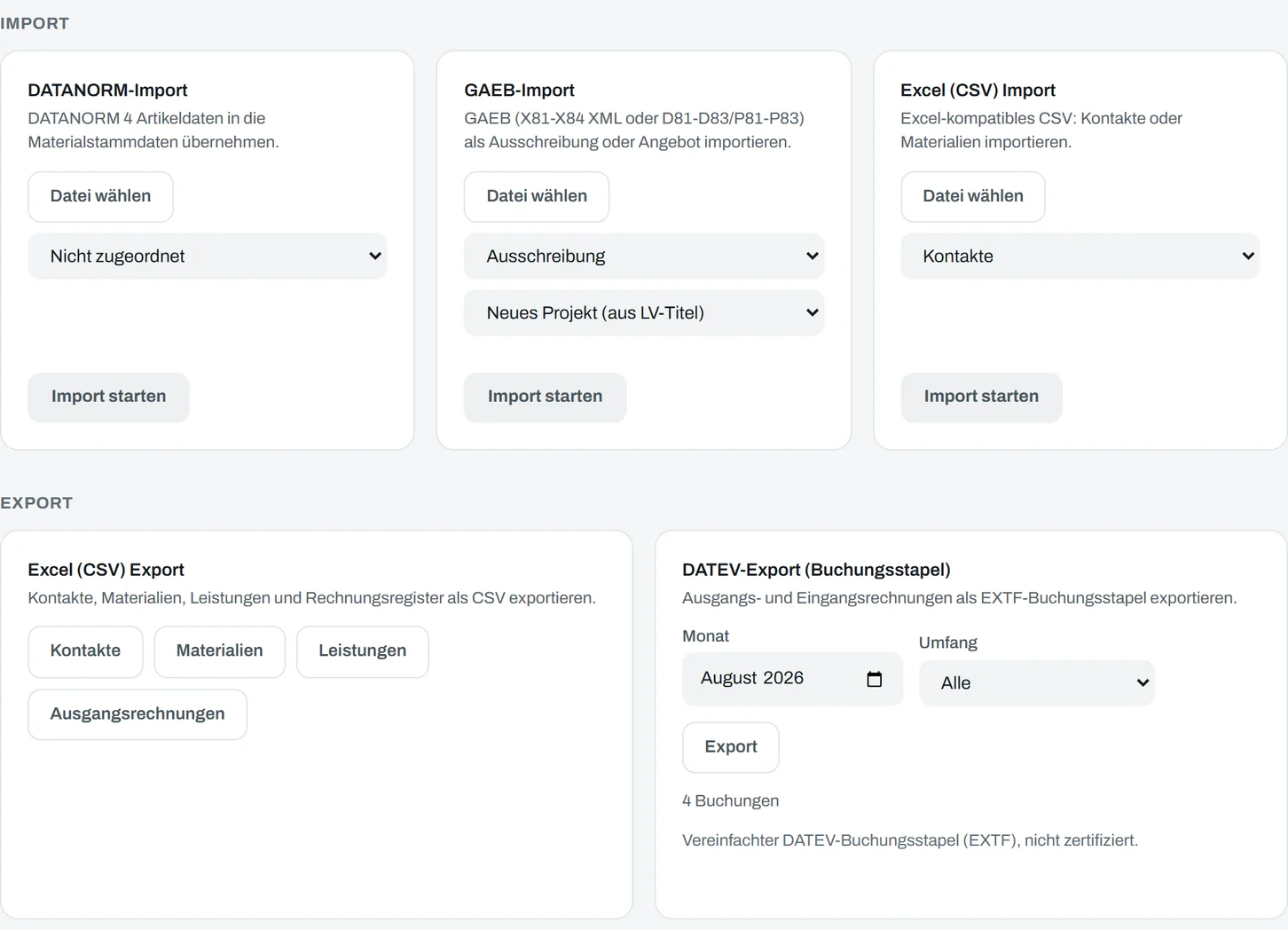 Ausschnitt aus der Seite Schnittstellen: das Band IMPORT mit den Karten DATANORM-Import, GAEB-Import für X81–X84-XML sowie D81–D83 und P81–P83 und Excel-(CSV)-Import, darunter das Band EXPORT mit der Karte Excel-(CSV)-Export und der Karte DATEV-Export mit Monatswahl, Umfang, der Angabe „4 Buchungen“ und dem Satz „Vereinfachter DATEV-Buchungsstapel (EXTF), nicht zertifiziert.“